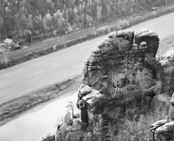 Der Wartturm vor dem Felssturz