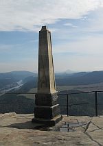 Obelisk August des Starken auf dem Lilienstein (nach der Restorierung)